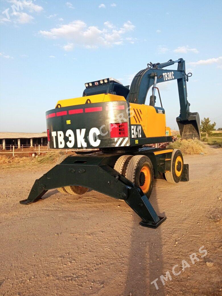 JCB 4CX ECO 2003 - 400 000 TMT - Garabekewül - img 2