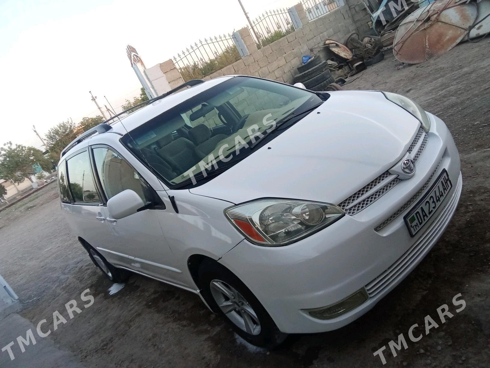 Toyota Sienna 2004 - 170 000 TMT - Теджен - img 9