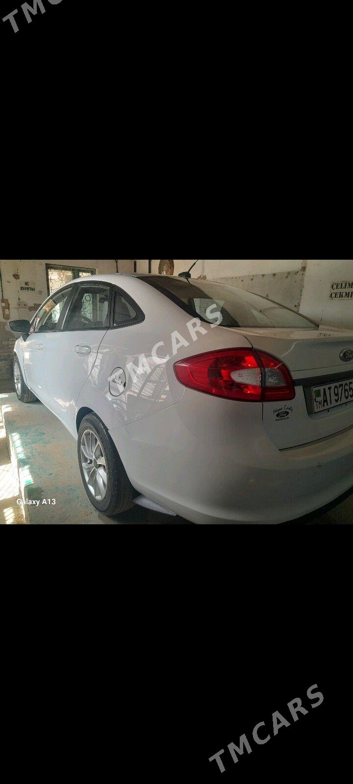Ford Fiesta 2011 - 70 000 TMT - Мары - img 5
