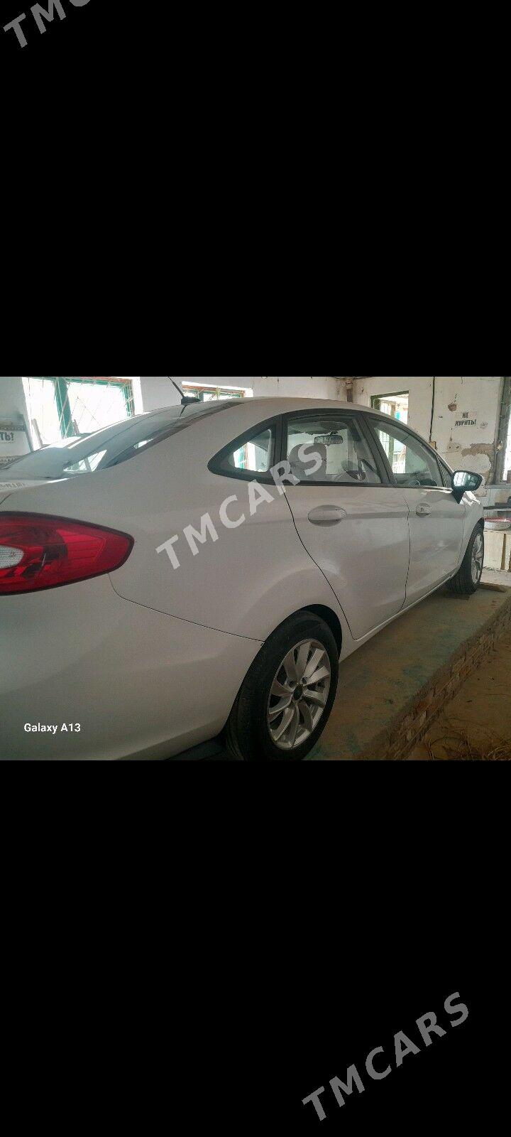 Ford Fiesta 2011 - 70 000 TMT - Мары - img 4