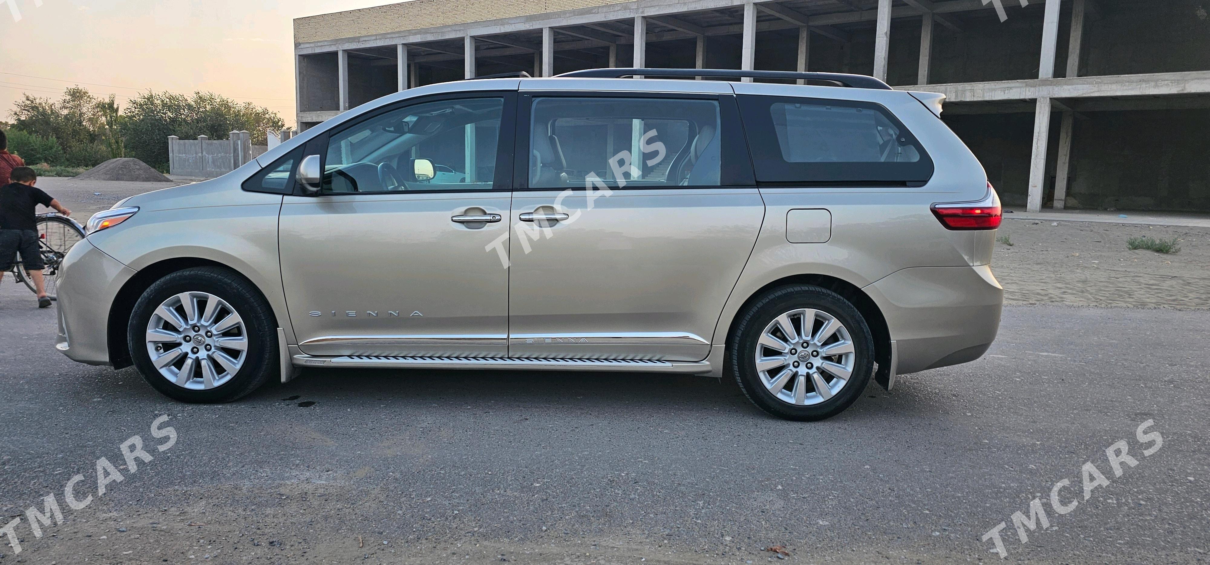 Toyota Sienna 2016 - 390 000 TMT - Halaç - img 4