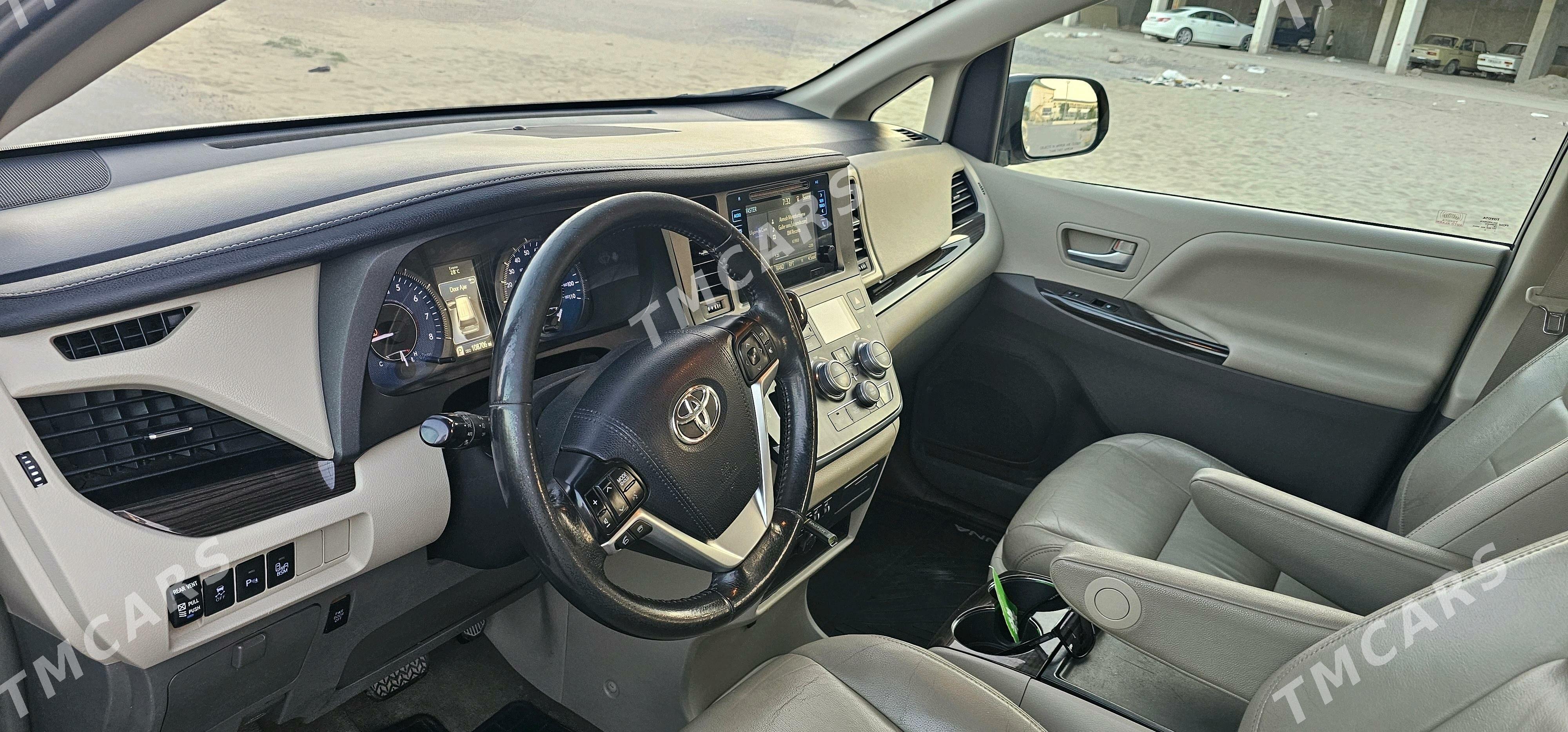 Toyota Sienna 2016 - 390 000 TMT - Halaç - img 10