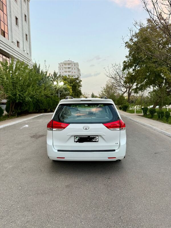 Toyota Sienna 2012 - 275 000 TMT - Aşgabat - img 8