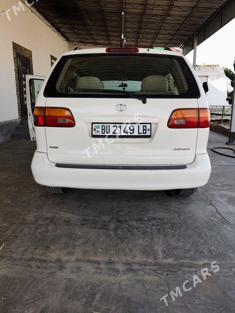 Toyota Sienna 2000 - 170 000 TMT - Керки - img 3