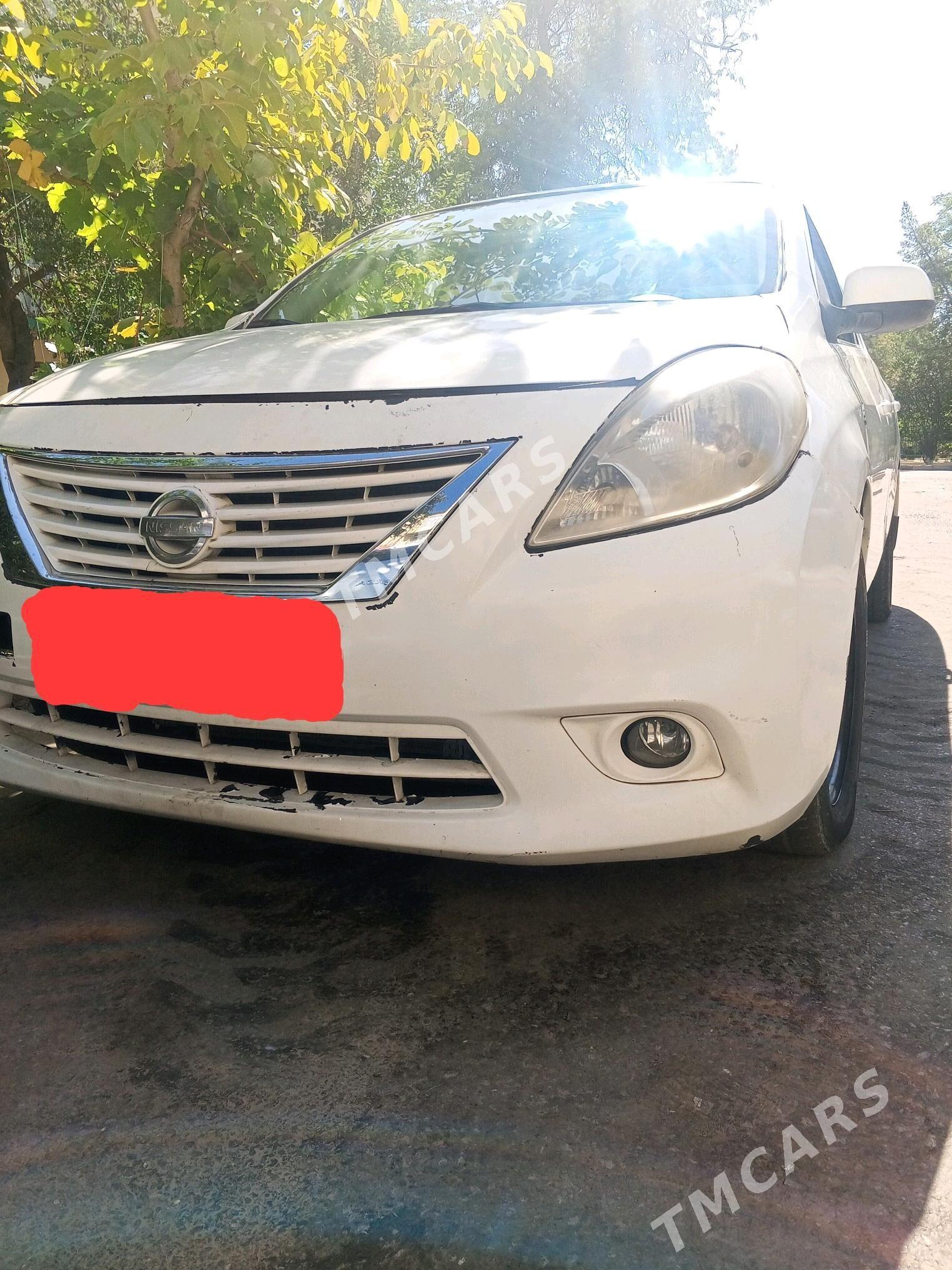 Nissan Versa 2011 - 94 000 TMT - Büzmeýin - img 3