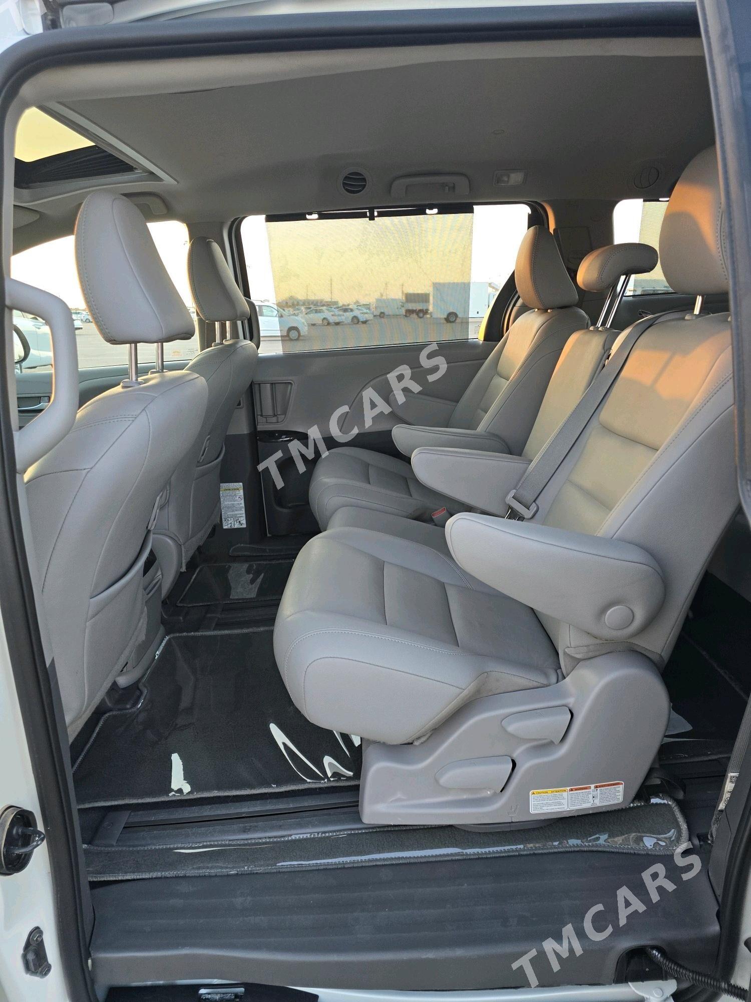 Toyota Sienna 2019 - 545 000 TMT - Aşgabat - img 9