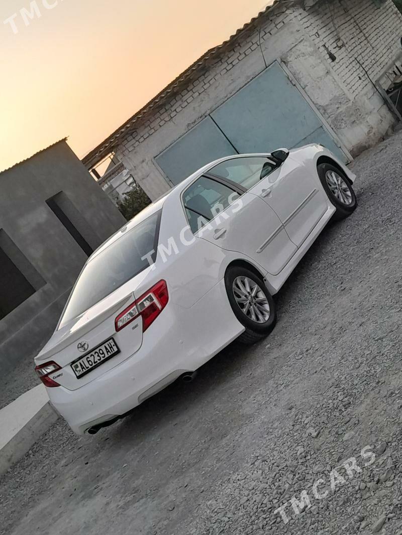 Toyota Camry 2012 - 240 000 TMT - Ак-Бугдайский этрап - img 2