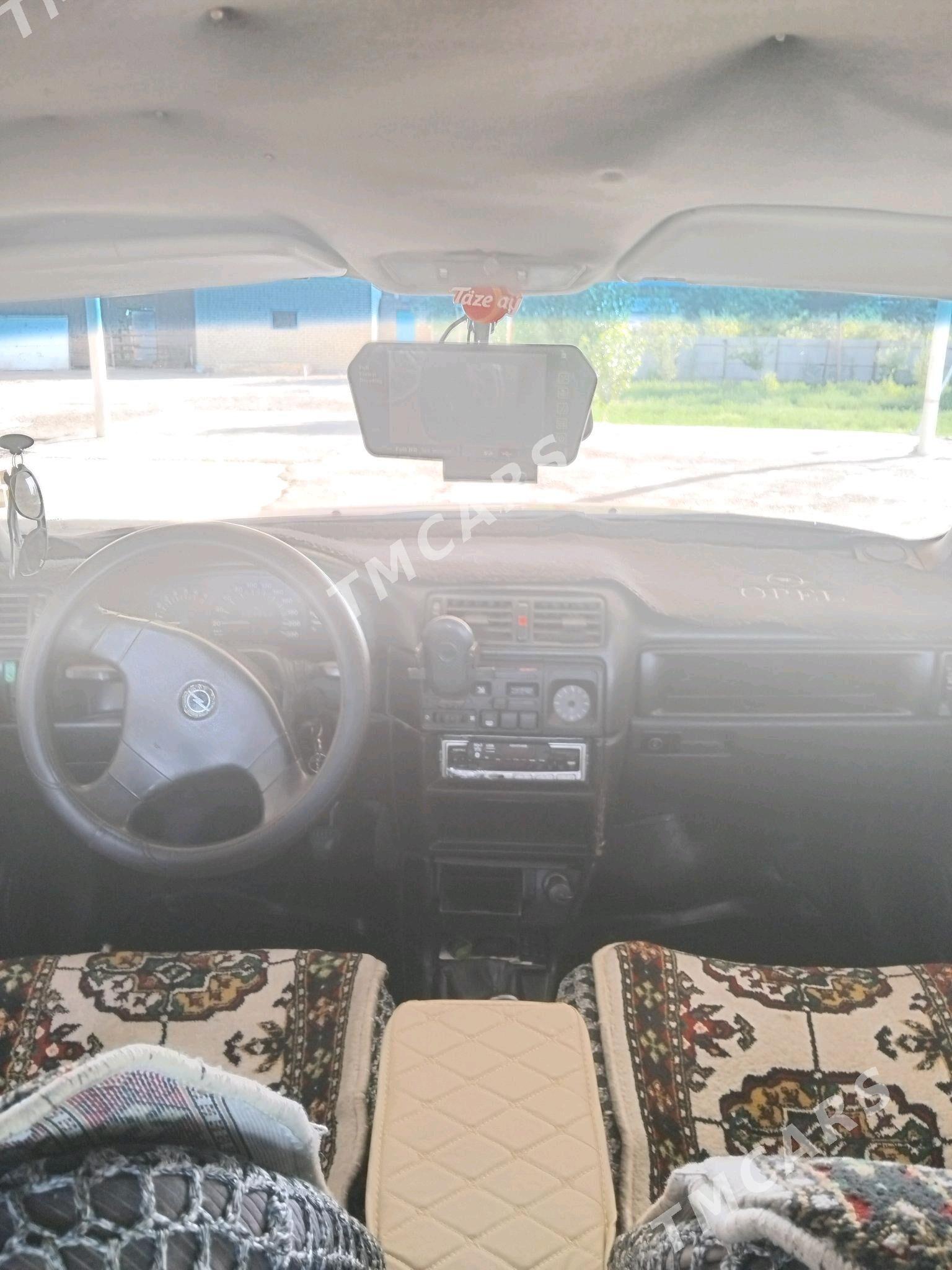 Opel Vectra 1990 - 30 000 TMT - Мургап - img 4