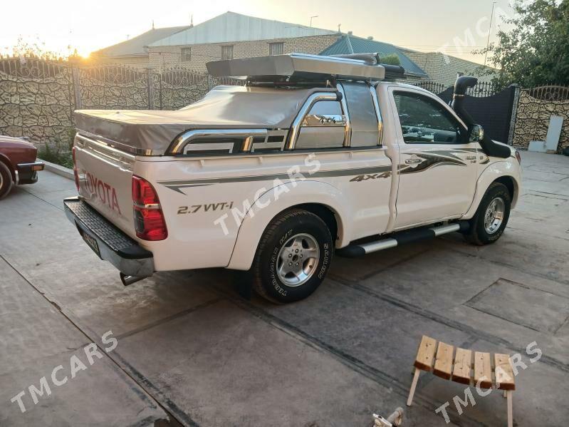 Toyota Hilux 2006 - 179 000 TMT - Мары - img 1