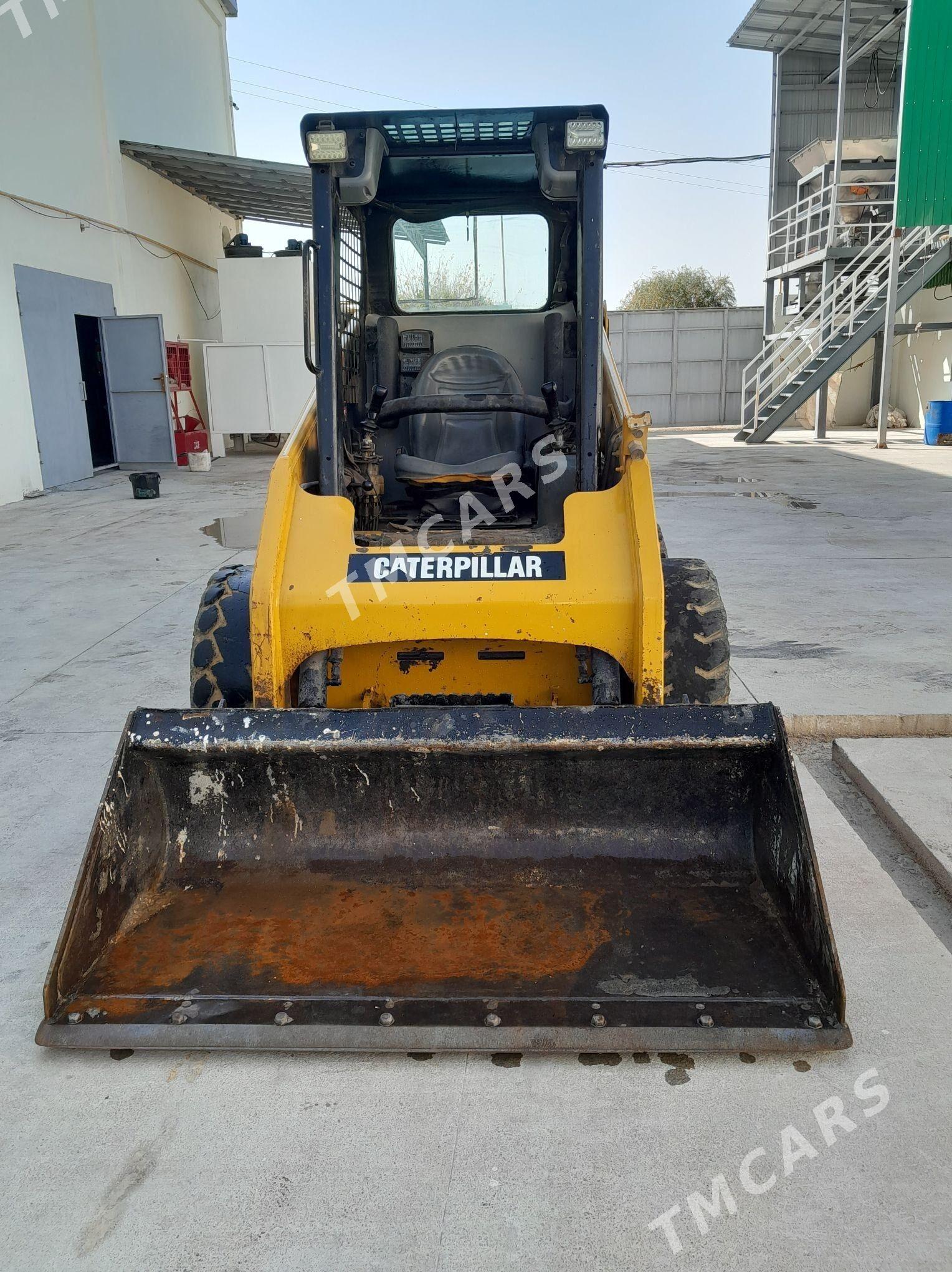 Caterpillar Forklift 2010 - 160 000 TMT - Aşgabat - img 5