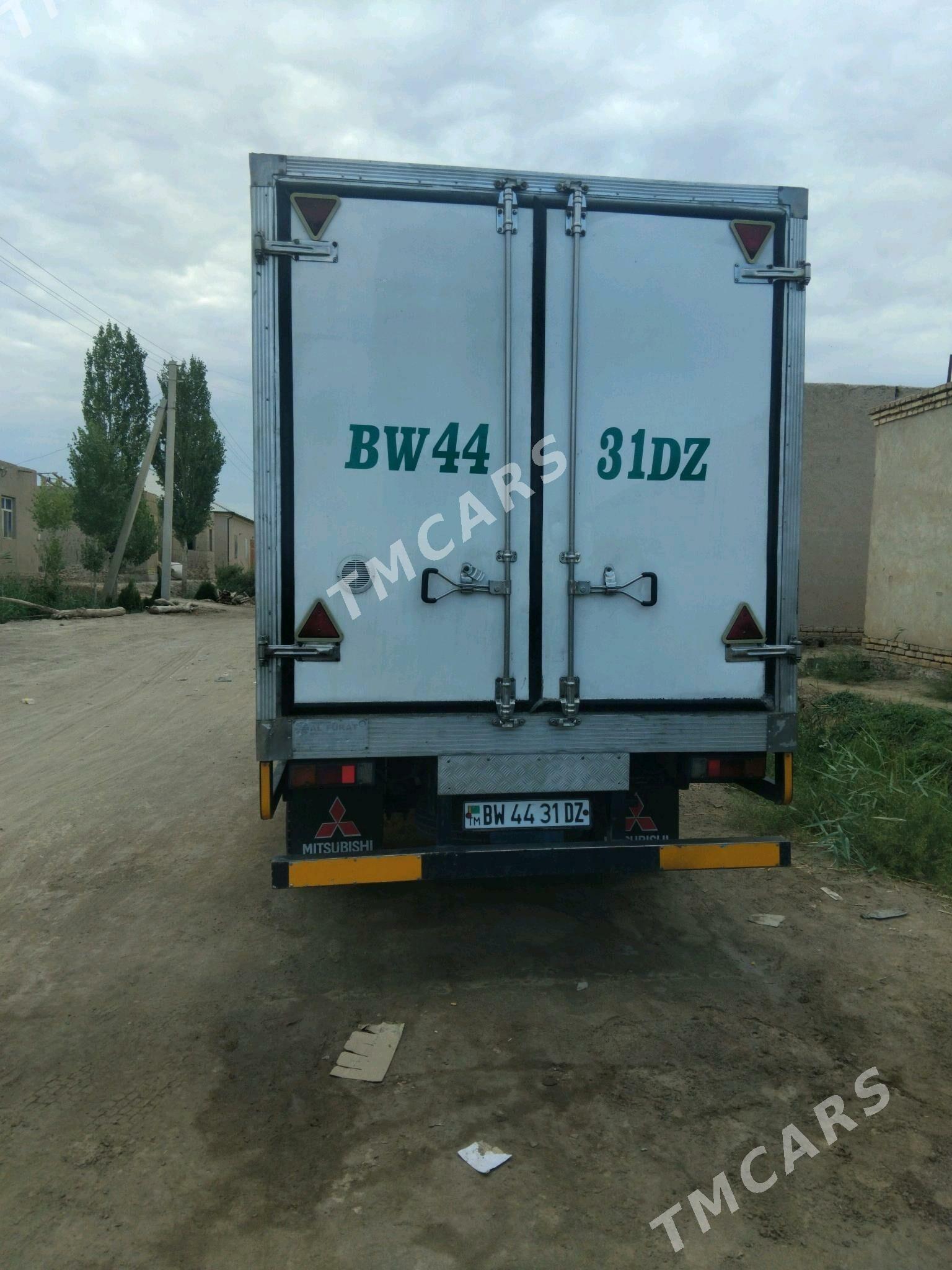 Mitsubishi Fuso 2014 - 500 000 TMT - Gurbansoltan Eje - img 3