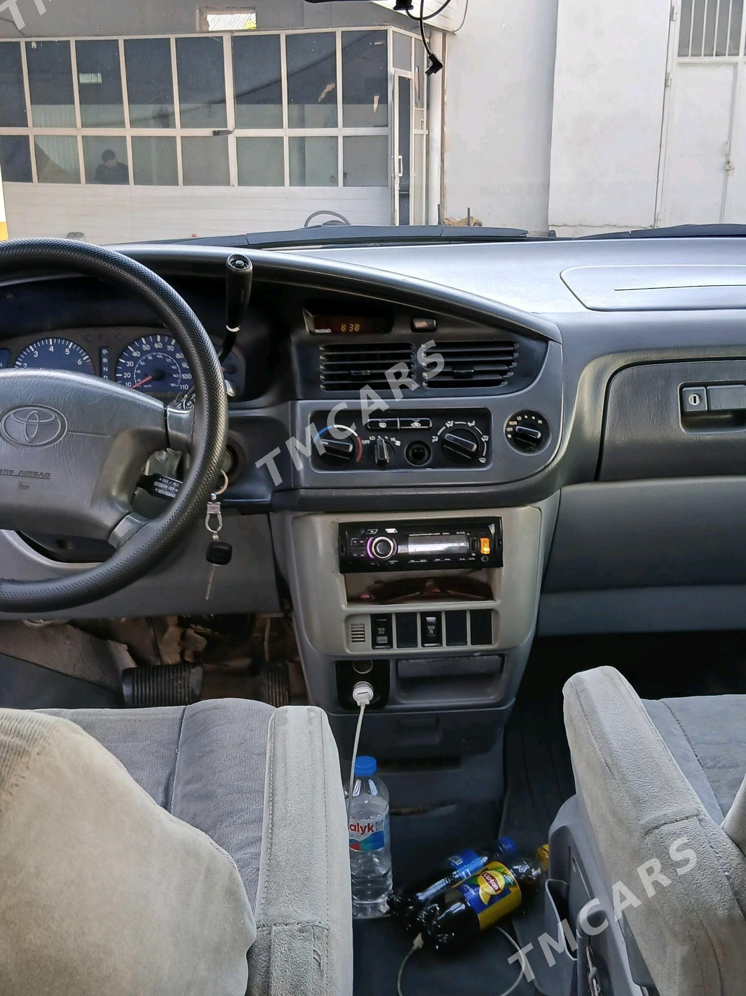 Toyota Sienna 2001 - 135 000 TMT - Мары - img 4