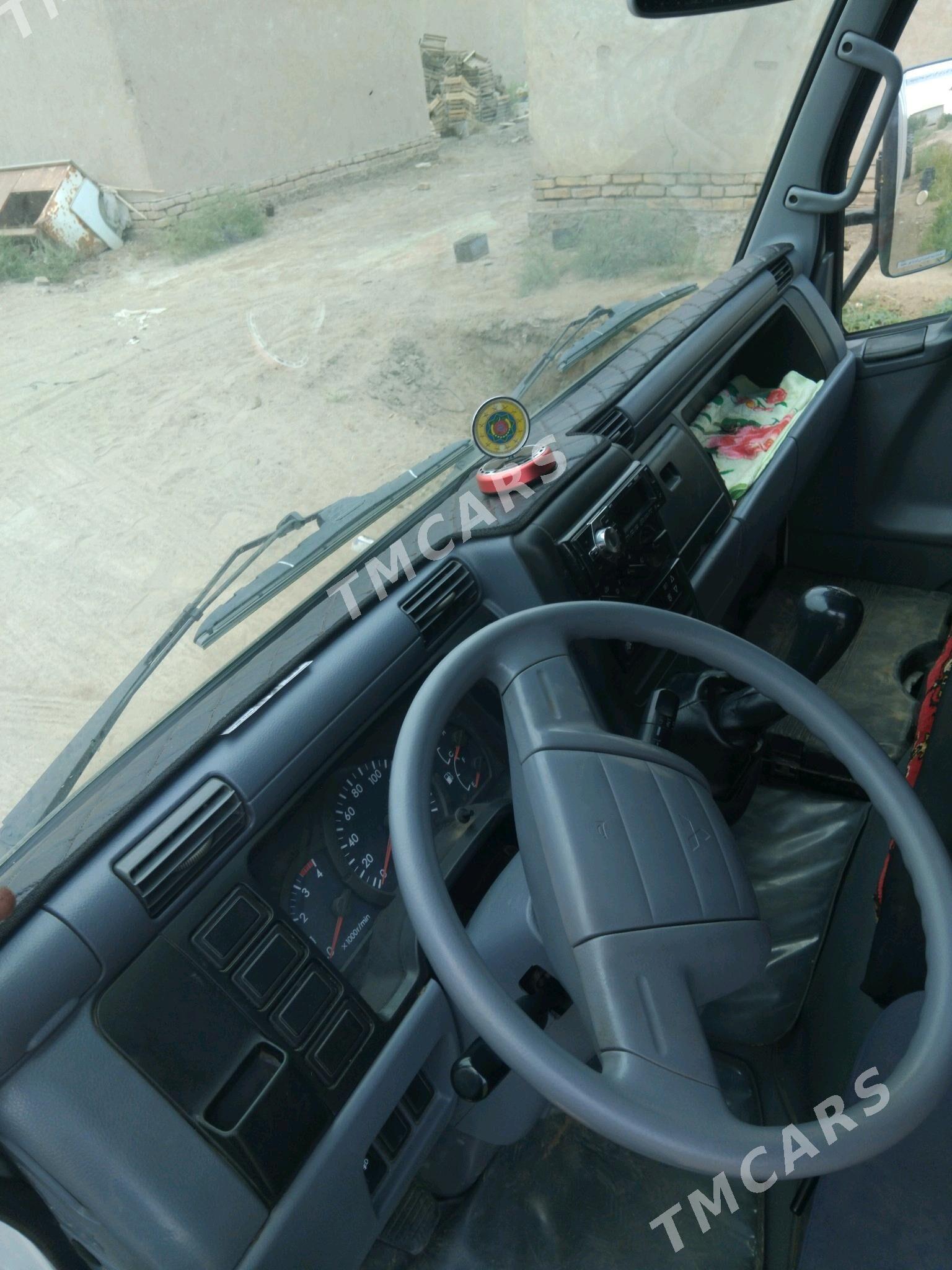 Mitsubishi Fuso 2014 - 500 000 TMT - Gurbansoltan Eje - img 5