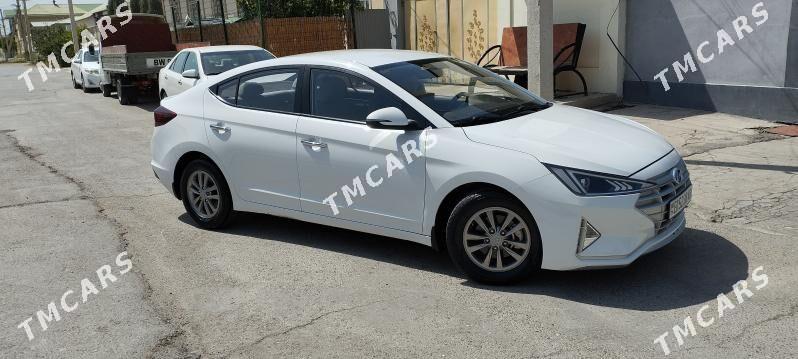 Hyundai Elantra 2019 - 220 000 TMT - Гарадамак Шор - img 4