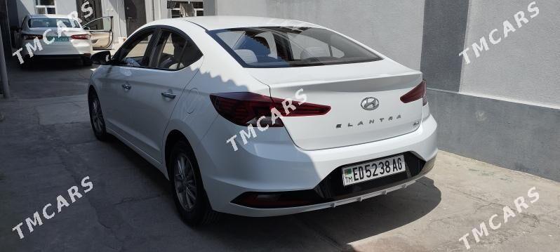 Hyundai Elantra 2019 - 220 000 TMT - Гарадамак Шор - img 2