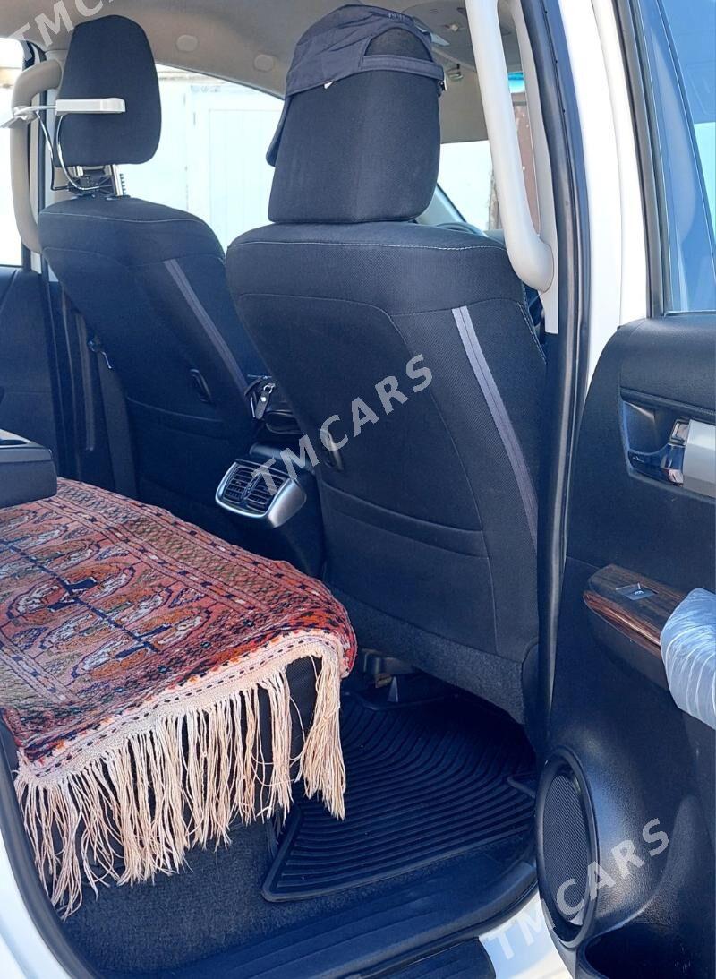 Toyota Hilux 2016 - 500 000 TMT - Türkmenabat - img 3