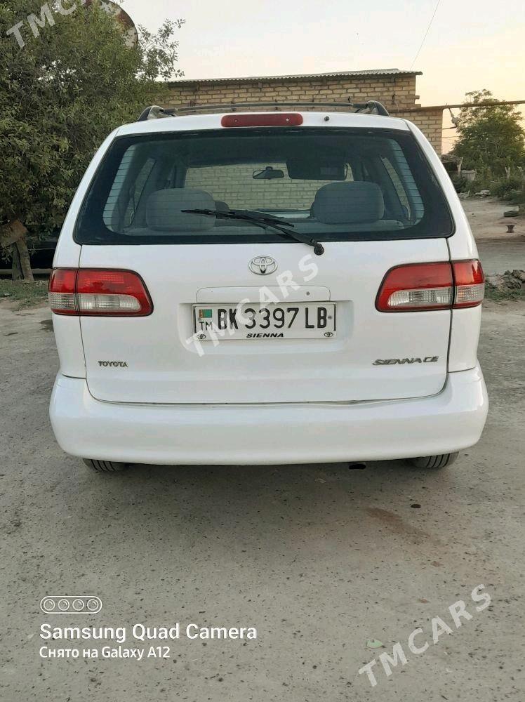 Toyota Sienna 2002 - 150 000 TMT - Саят - img 2