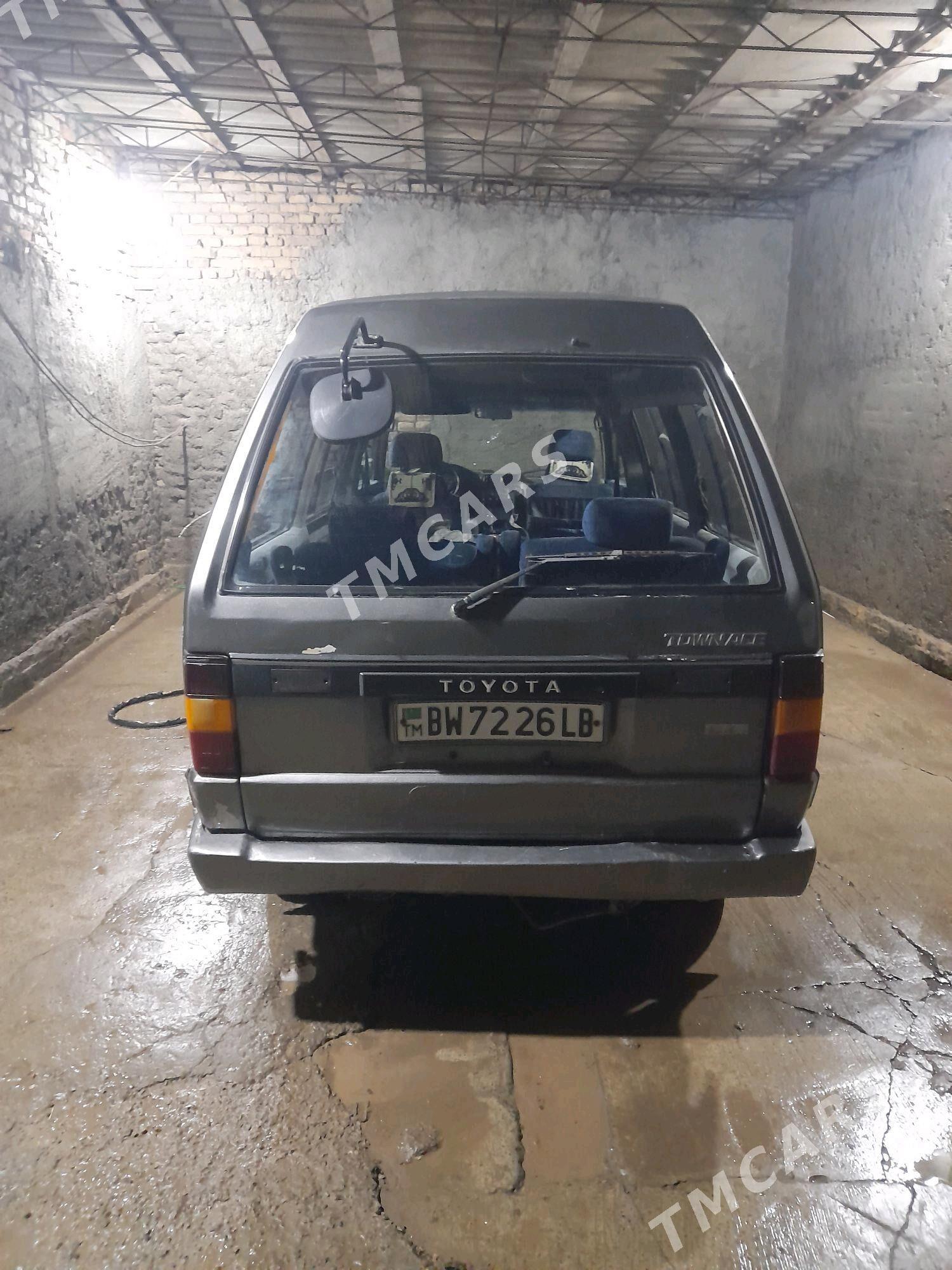 Toyota Town Ace 1989 - 25 000 TMT - Саят - img 2