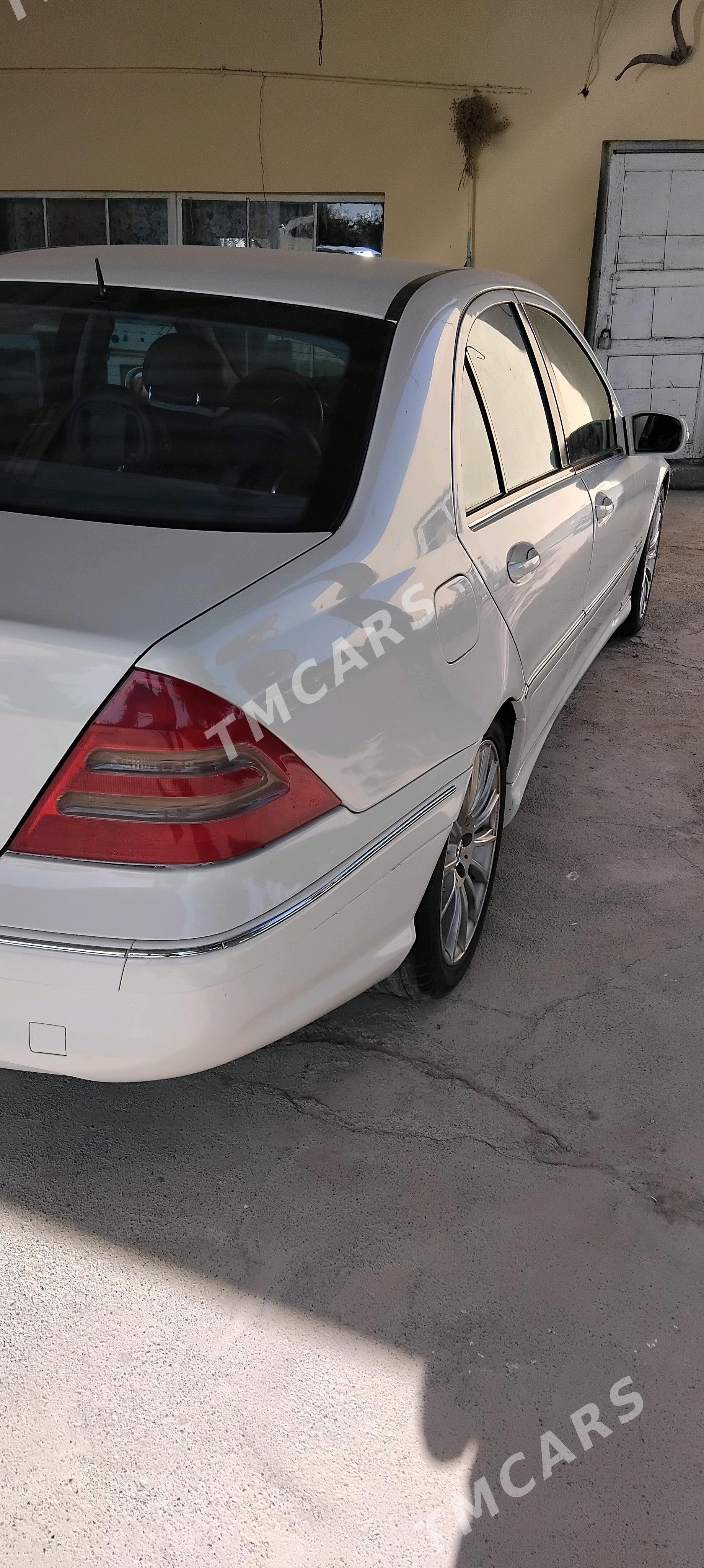 Mercedes-Benz C-Class 2005 - 100 000 TMT - Кака - img 3