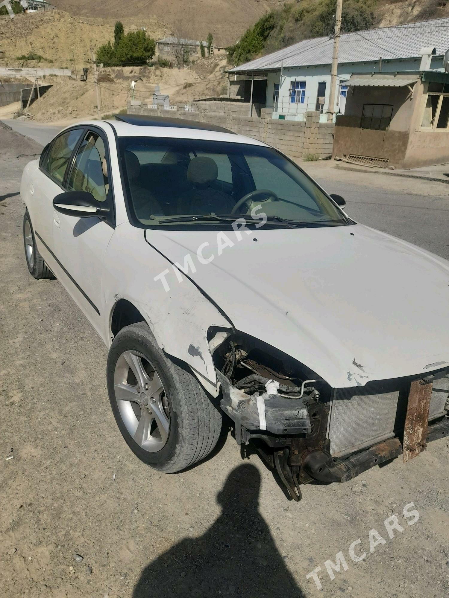 Nissan Altima 2001 - 30 000 TMT - Бахарден - img 2