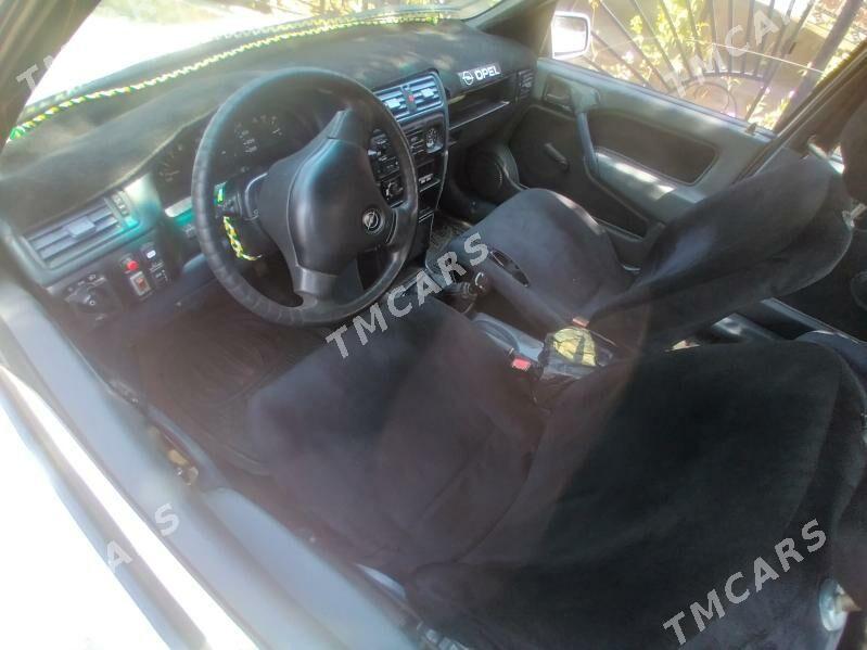 Opel Vectra 1992 - 36 000 TMT - Дашогуз - img 2