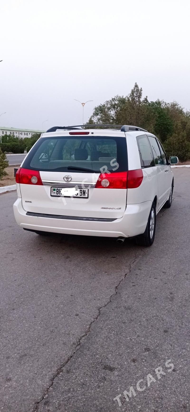 Toyota Sienna 2007 - 975 000 TMT - Балканабат - img 3
