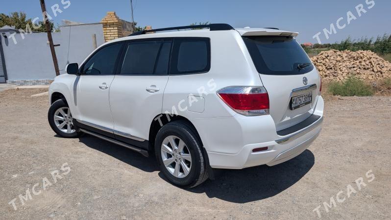 Toyota Highlander 2011 - 320 000 TMT - Мары - img 3