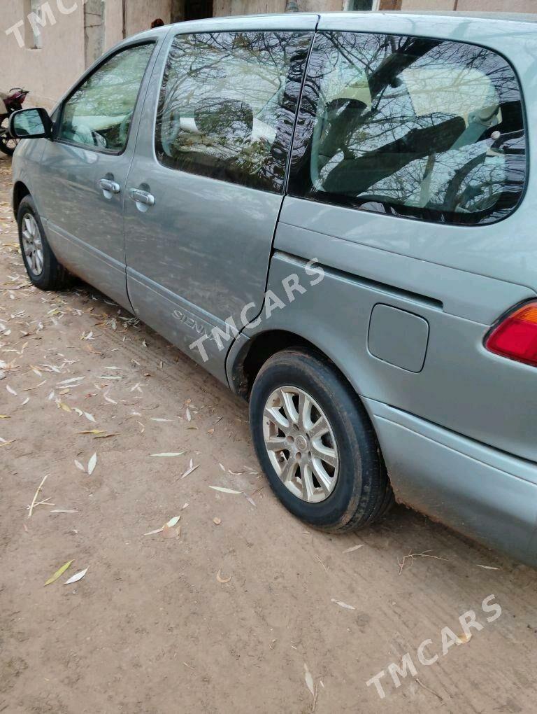 Toyota Sienna 2000 - 150 000 TMT - Кёнеургенч - img 2