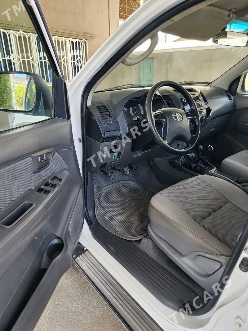 Toyota Hilux 2013 - 310 000 TMT - Мары - img 5