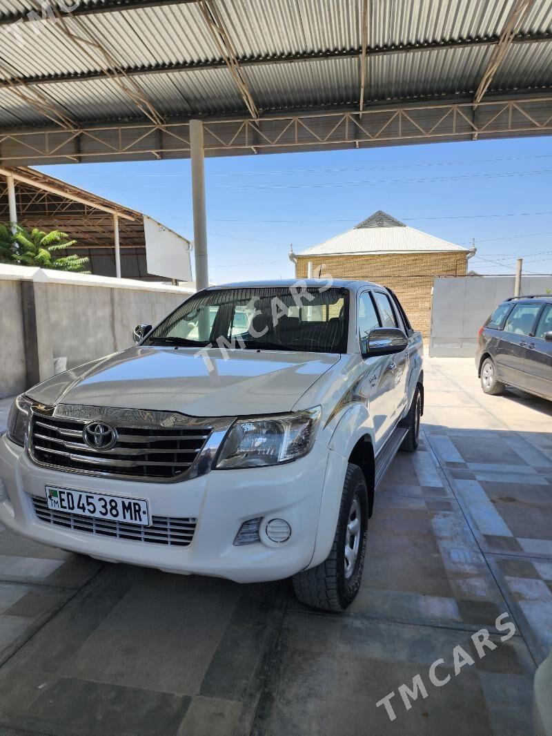 Toyota Hilux 2013 - 310 000 TMT - Мары - img 4