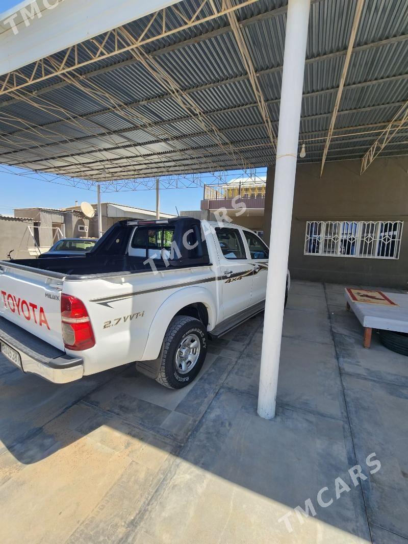 Toyota Hilux 2013 - 310 000 TMT - Мары - img 2