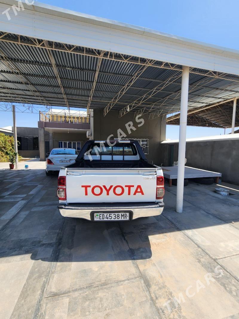 Toyota Hilux 2013 - 310 000 TMT - Мары - img 7