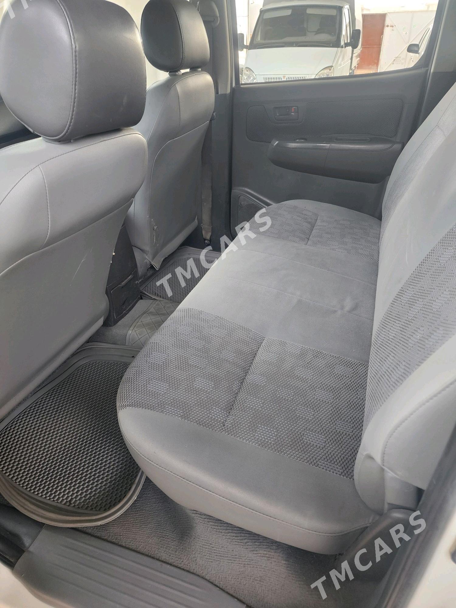 Toyota Hilux 2013 - 310 000 TMT - Мары - img 9