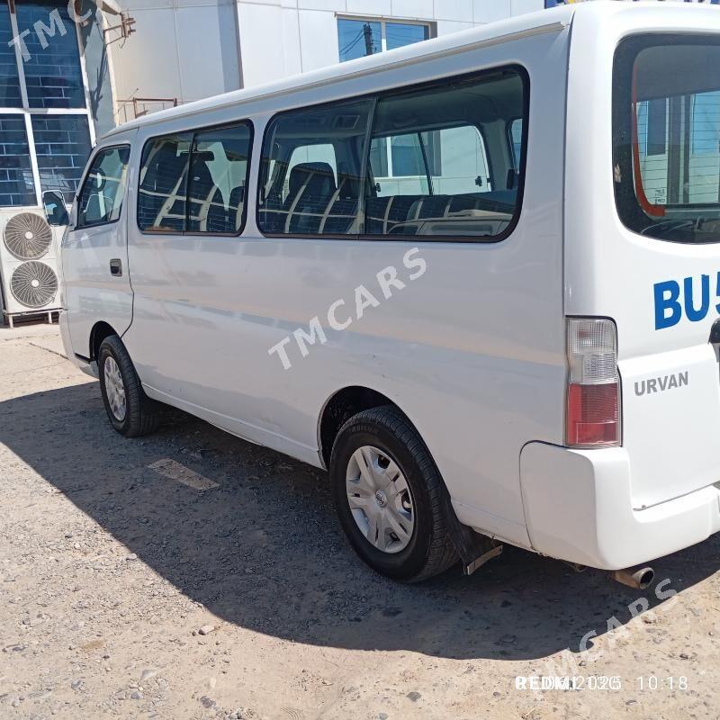 Toyota Hiace 2004 - 130 000 TMT - Мары - img 2