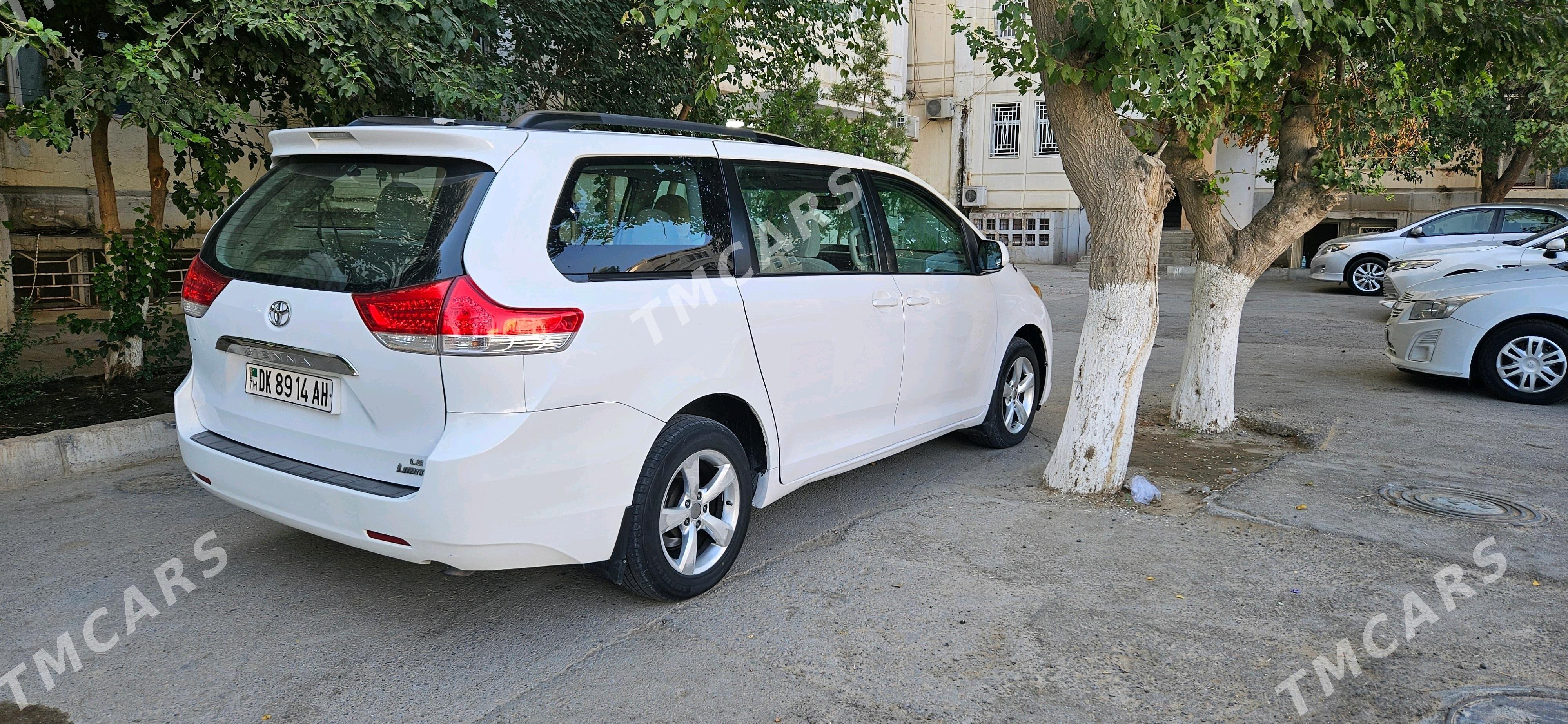 Toyota Sienna 2010 - 276 000 TMT - Ашхабад - img 3