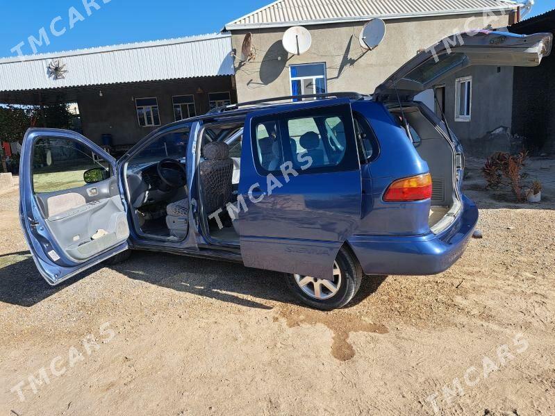 Toyota Sienna 2000 - 140 000 TMT - Байрамали - img 3