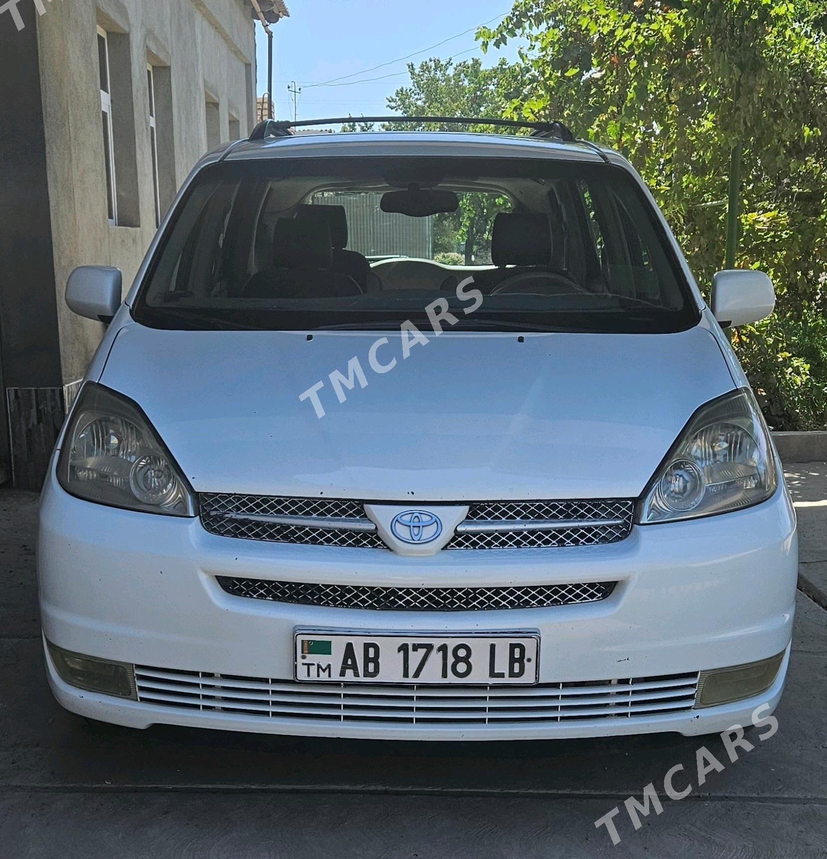 Toyota Sienna 2004 - 230 000 TMT - Саят - img 2