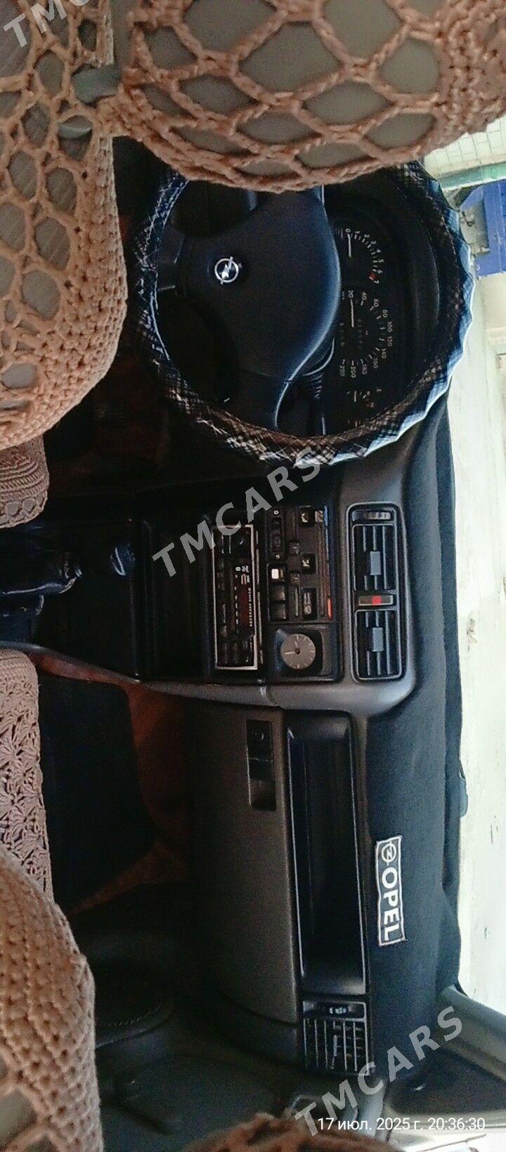 Opel Vectra 1990 - 35 000 TMT - Гурбансолтан Едже - img 8