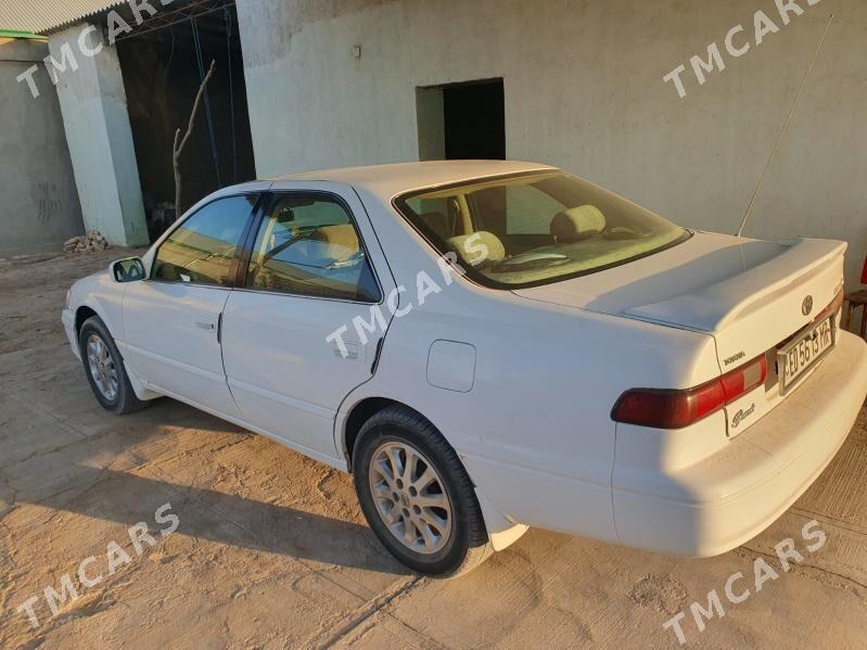 Toyota Camry 1998 - 135 000 TMT - Ёлётен - img 2