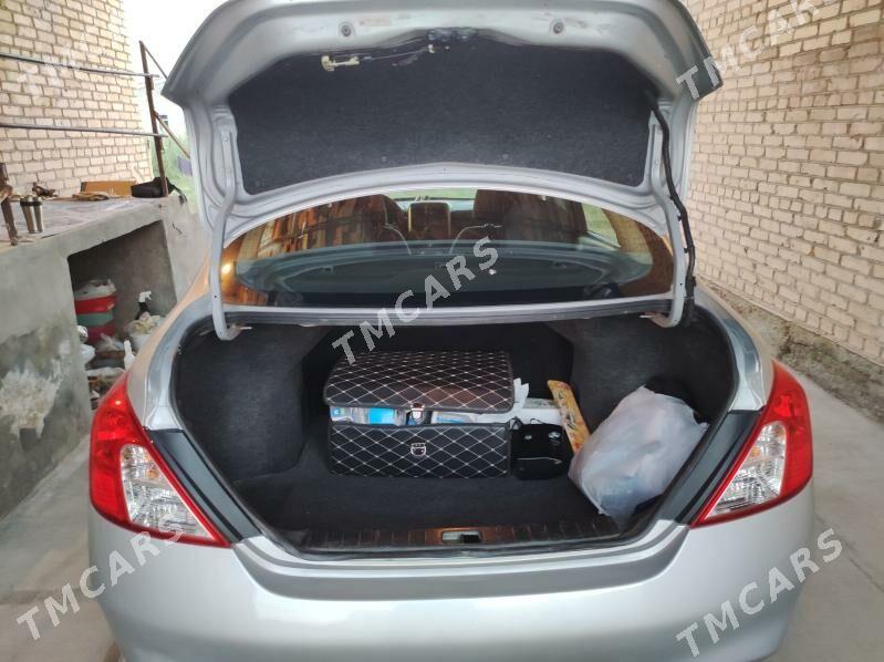 Nissan Versa 2013 - 110 000 TMT - Туркменабат - img 2