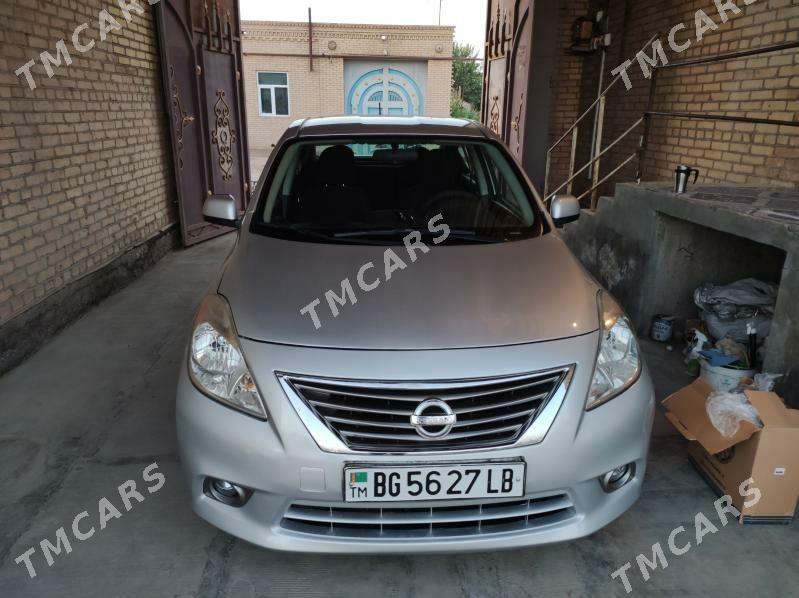 Nissan Versa 2013 - 110 000 TMT - Туркменабат - img 4