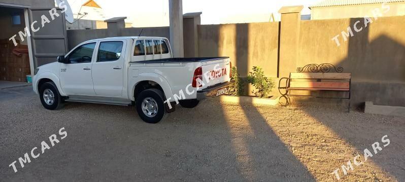 Toyota Hilux 2014 - 400 000 TMT - Гумдаг - img 3