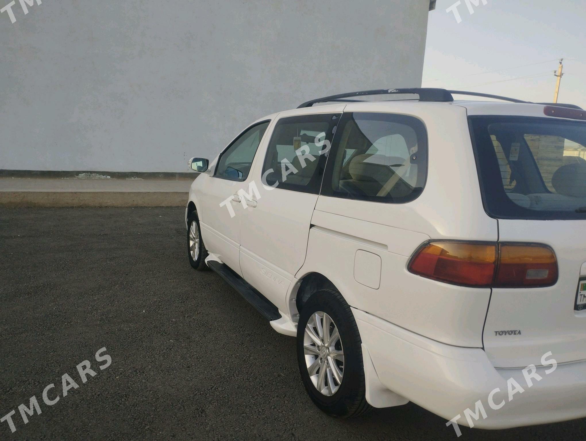Toyota Sienna 2000 - 148 000 TMT - Теджен - img 6
