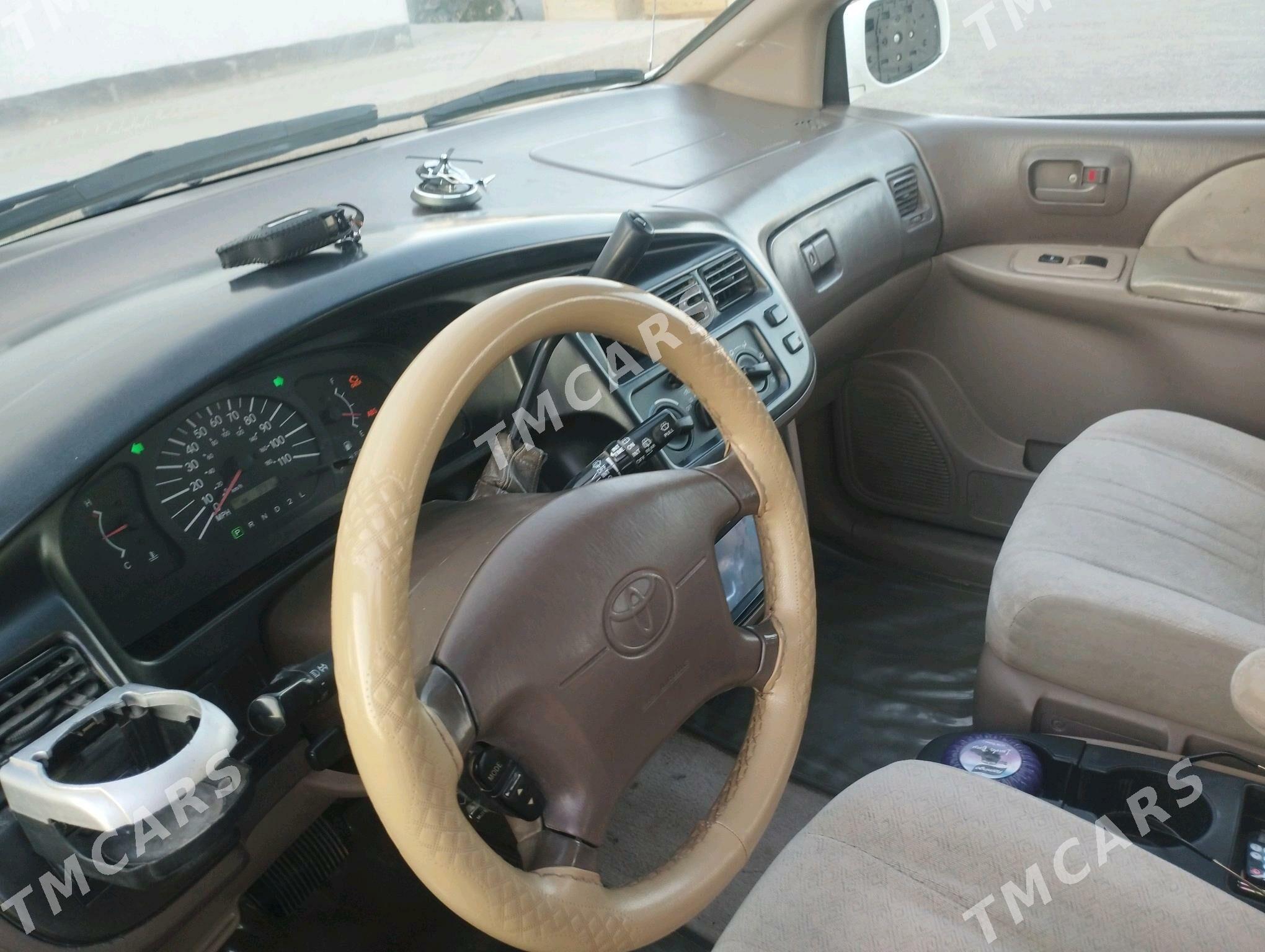 Toyota Sienna 2000 - 148 000 TMT - Теджен - img 3