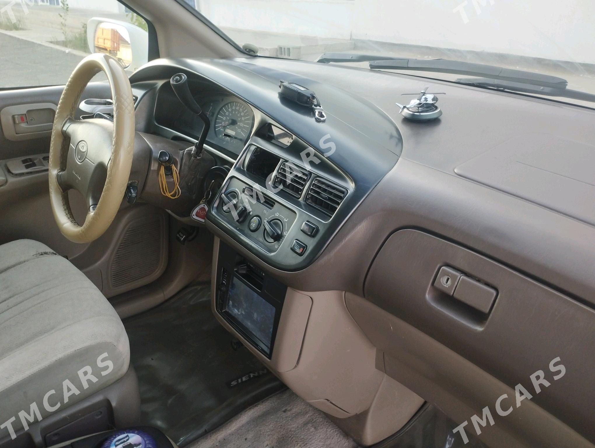 Toyota Sienna 2000 - 148 000 TMT - Теджен - img 8