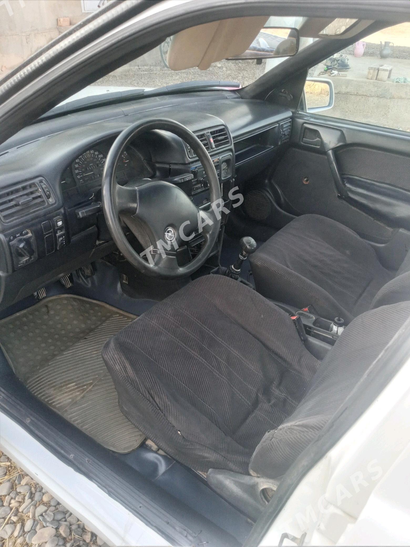 Opel Vectra 1990 - 32 000 TMT - Теджен - img 3