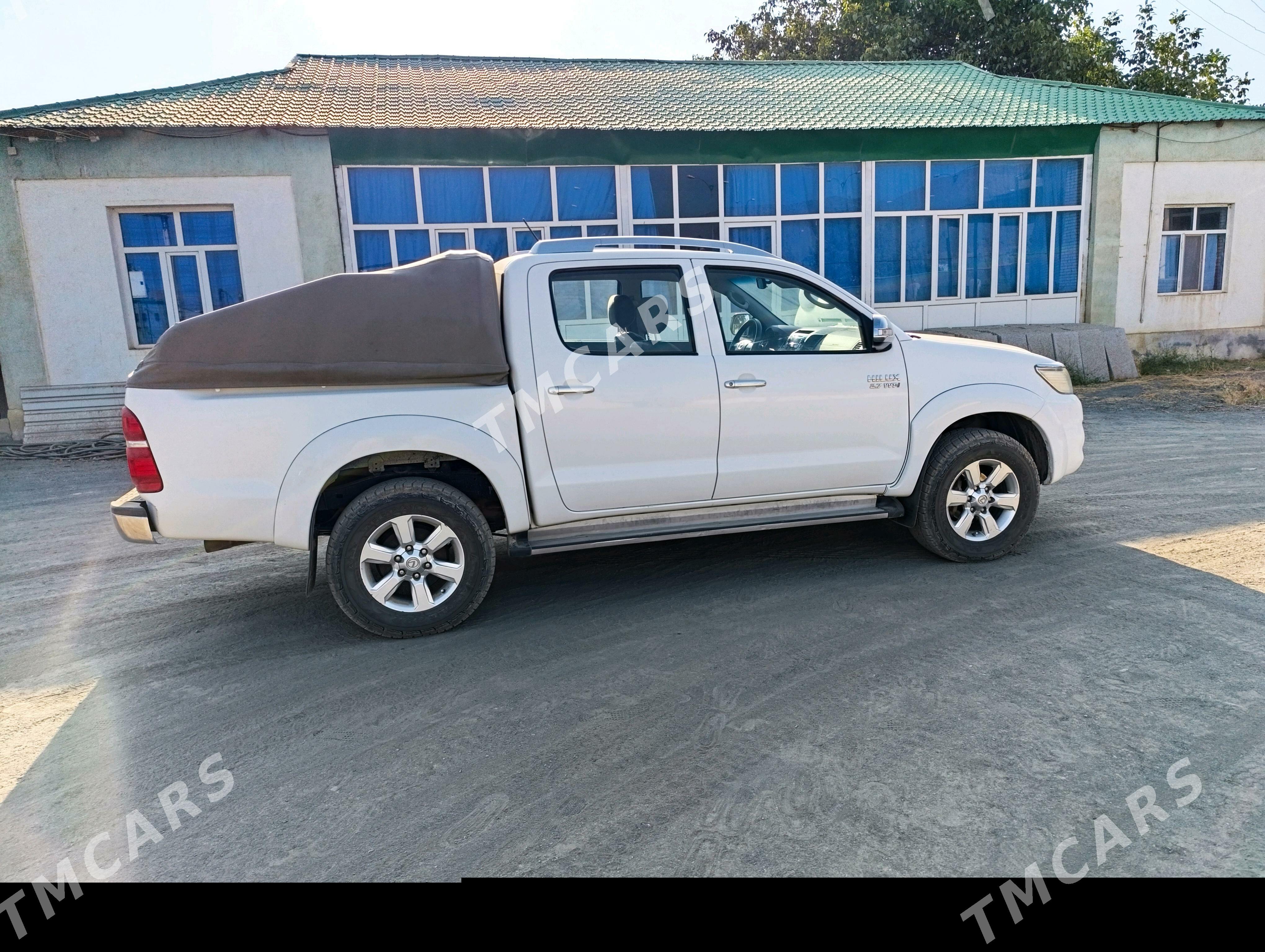 Toyota Hilux 2013 - 345 000 TMT - Махтумкули - img 8