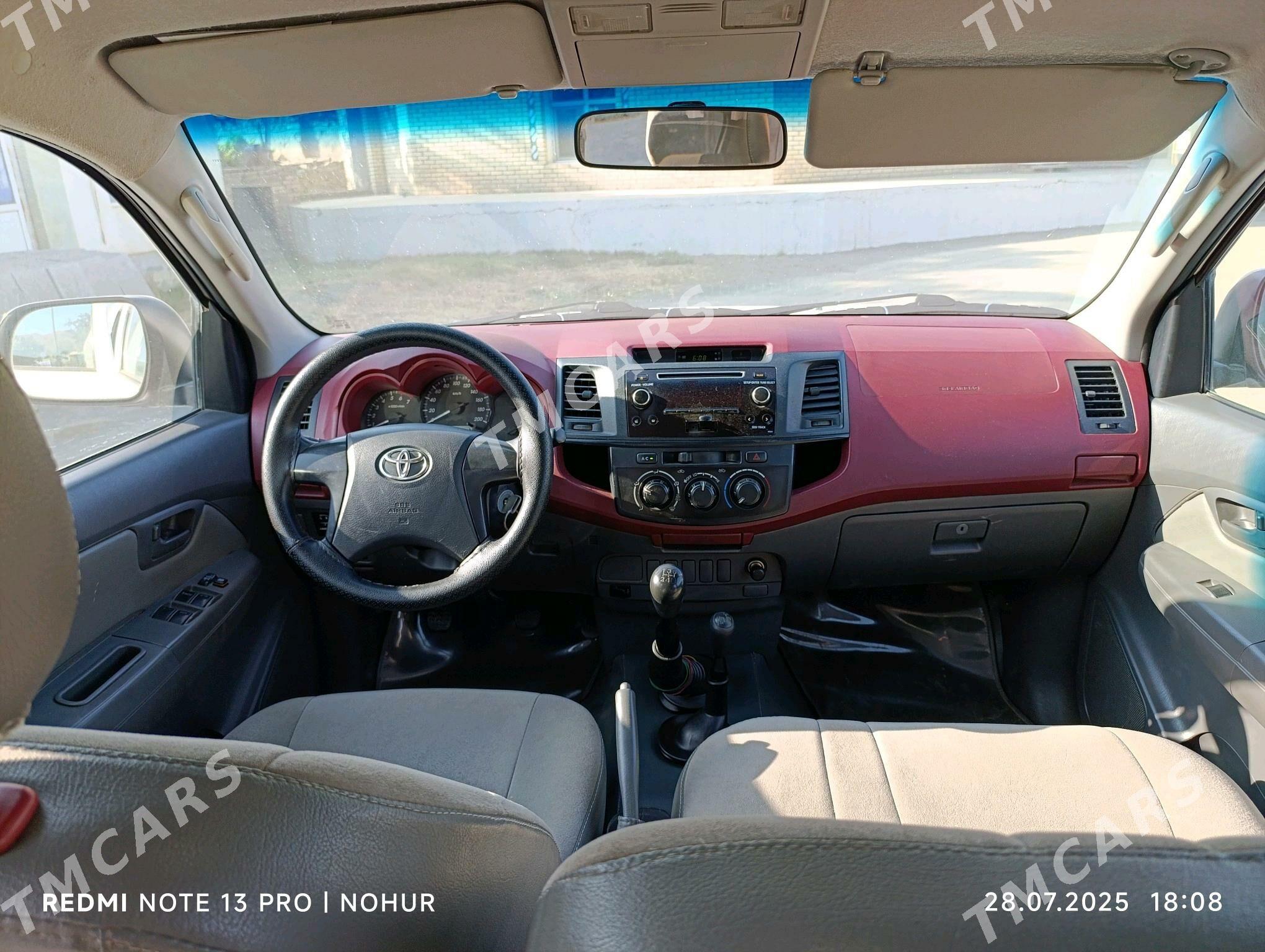 Toyota Hilux 2013 - 345 000 TMT - Махтумкули - img 4