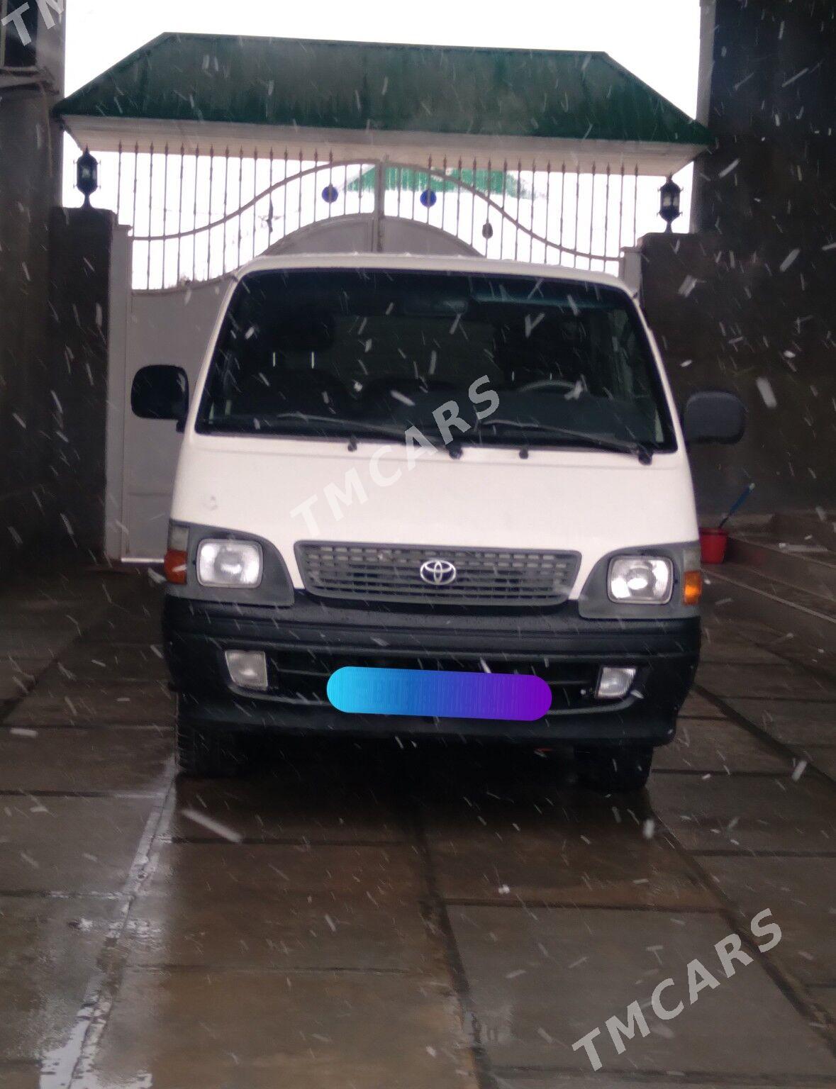 Toyota Hiace 2004 - 150 000 TMT - Теджен - img 2