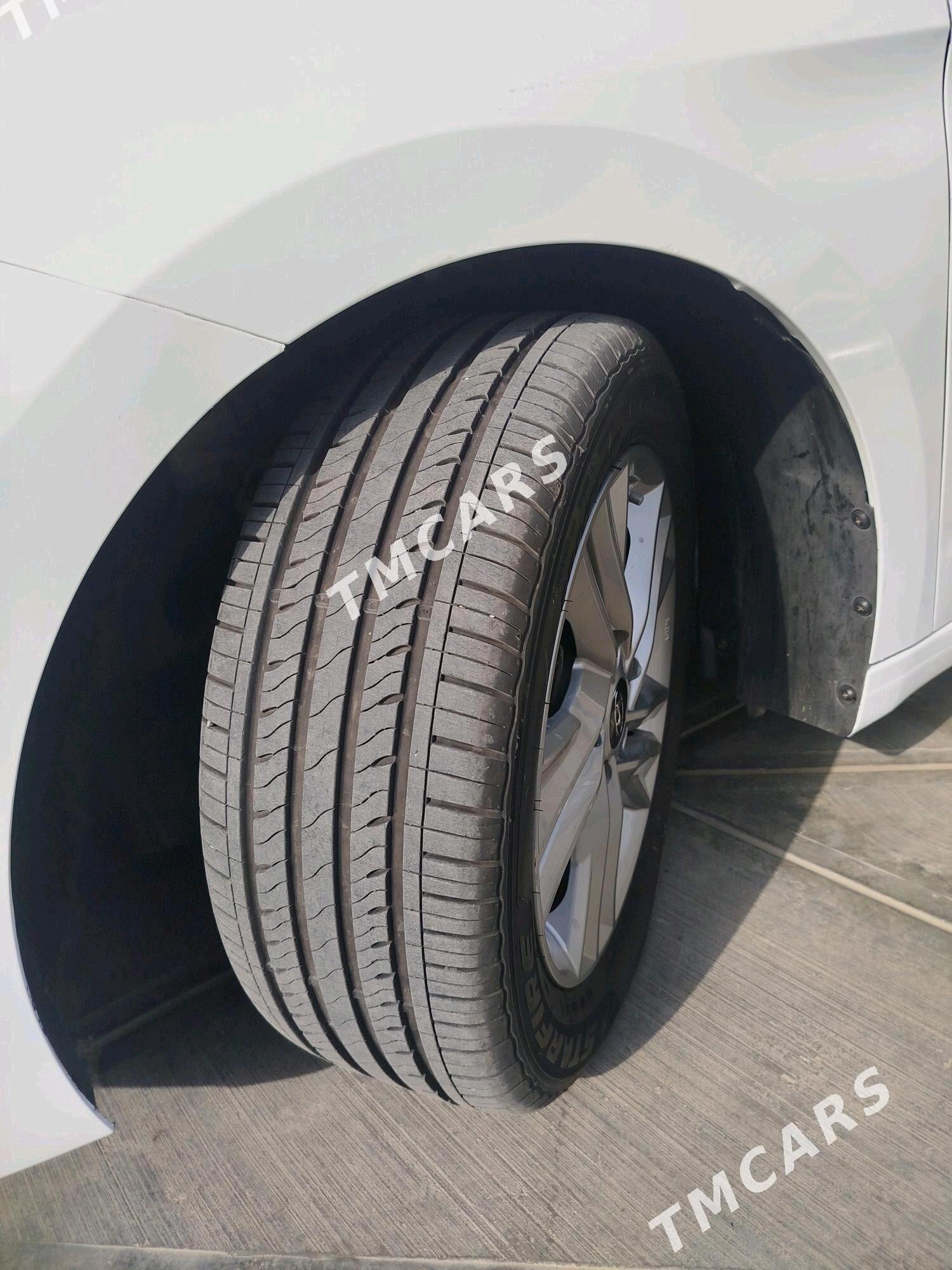 Hyundai Elantra 2020 - 210 000 TMT - Бузмеин - img 6